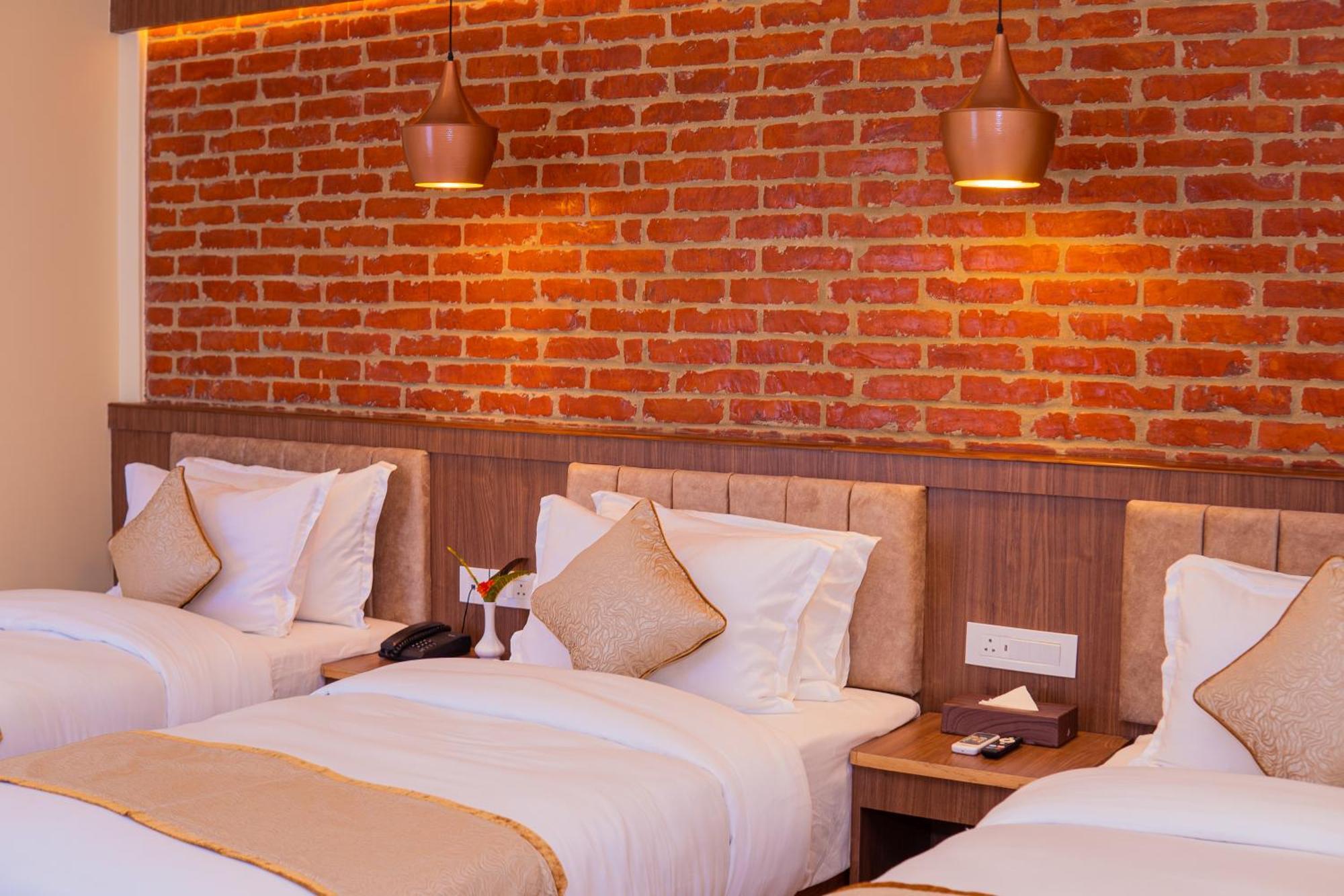 Temple Himalaya Hotel & Spa 博卡拉 外观 照片