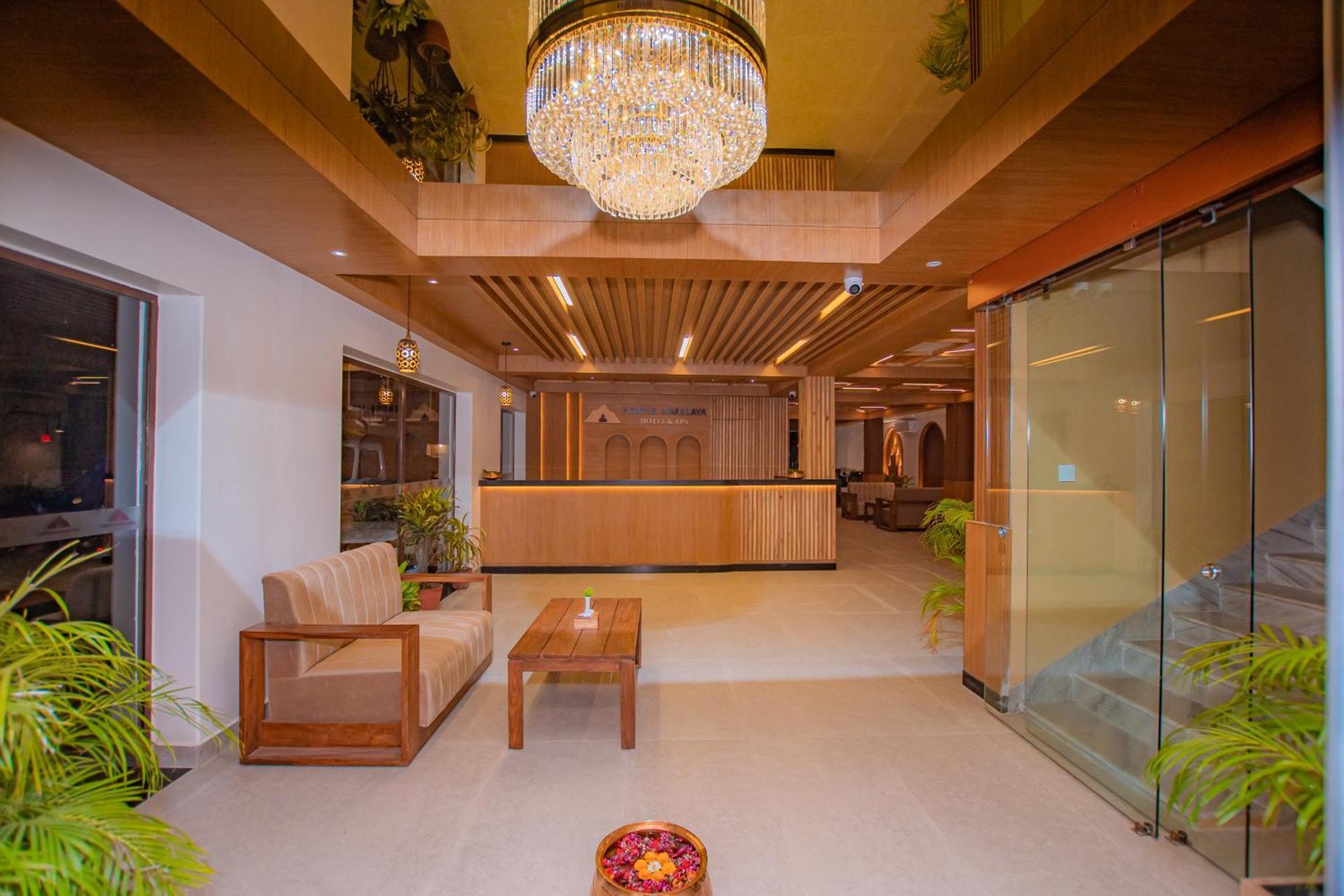 Temple Himalaya Hotel & Spa 博卡拉 外观 照片